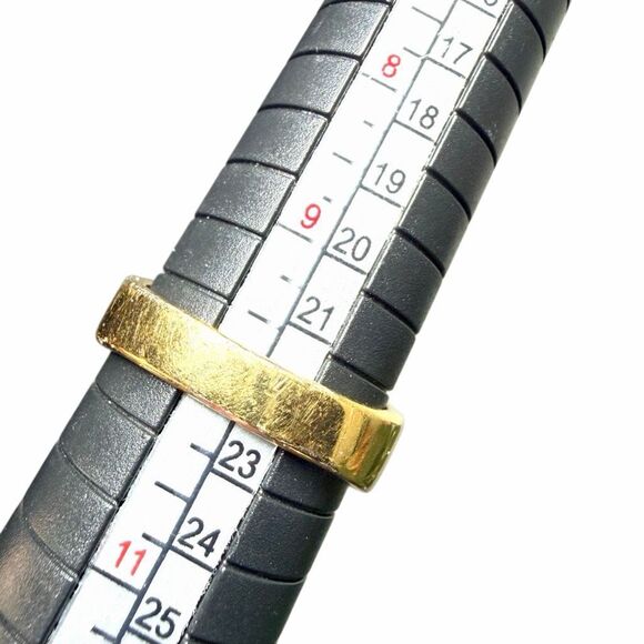 Statement Ring with pink Channel-Set Stones - Picture 4 of 11